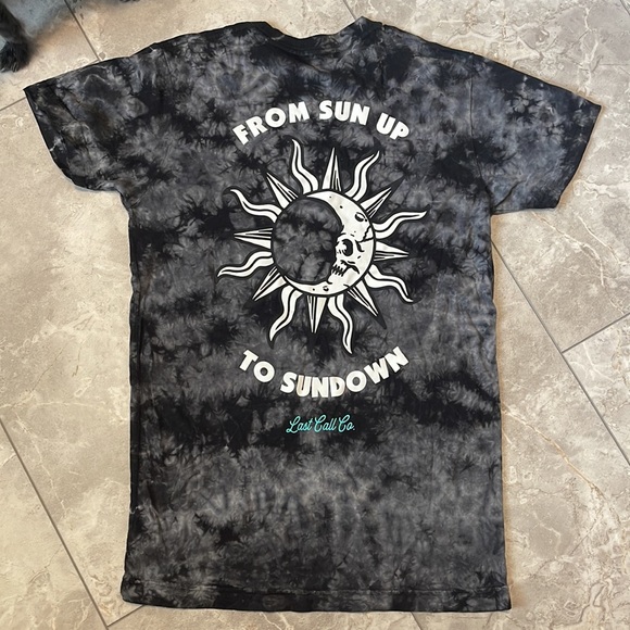 Grey tie dyed T shirt. From sunup to sundown with sun/moon design. Size small - Picture 4 of 4